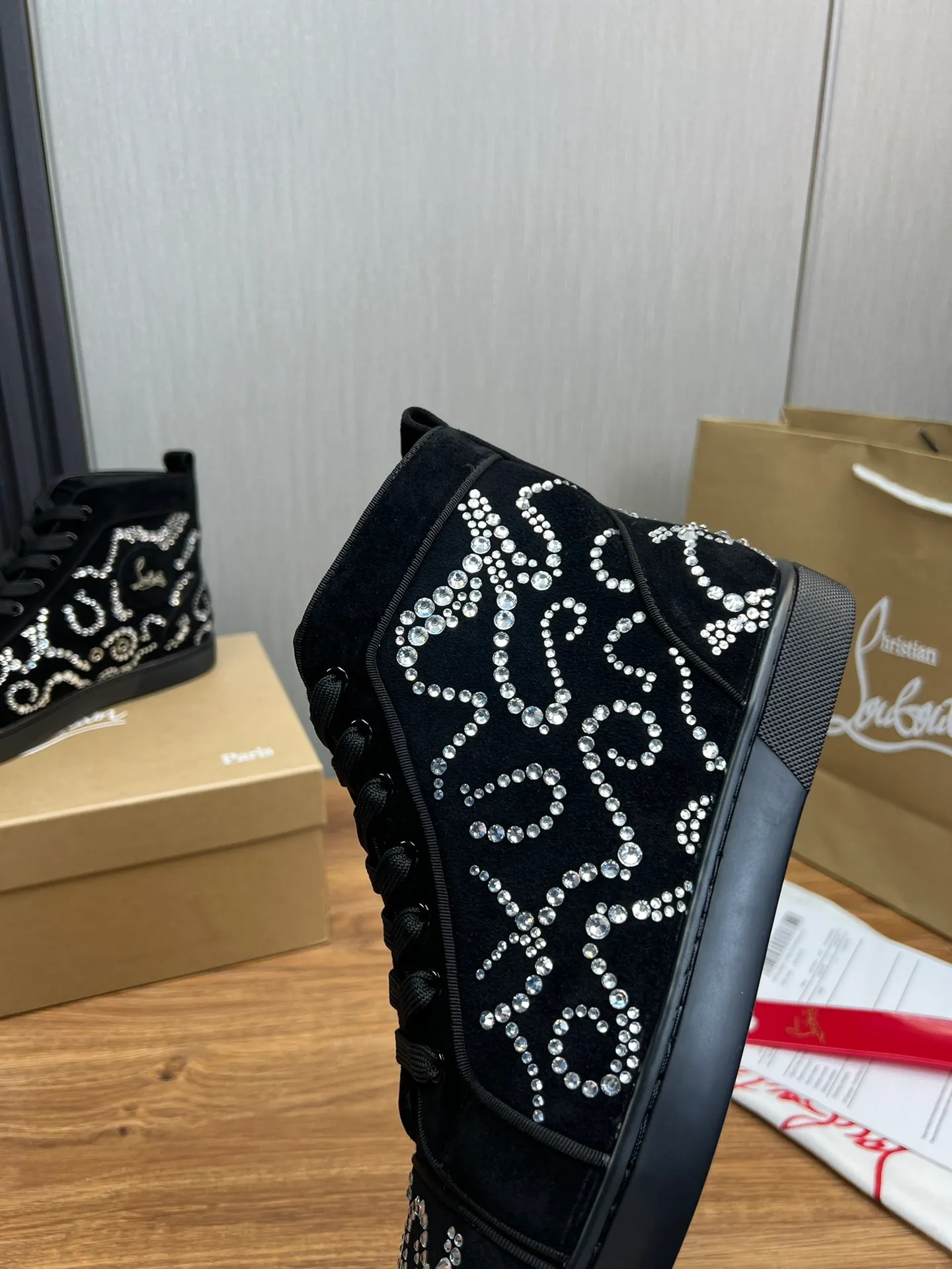 Men's shoes 💰740💰 CL popular red-soled boots 🆑 1:1 original mold, Christian* Louboutin, imported cow velvet hot rhinestones + water-dyed cowhide lining, original outsole ⬆️ wear-resistant and non-slip, full set of counter packaging 🎁38-45 (customized for 45, non-refundable)